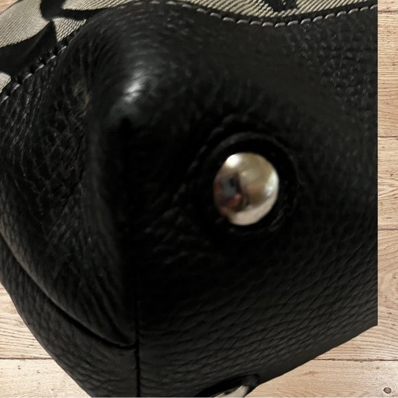 Classic COACH Shoulder Bag 13”x9”x4” Outside zip pocket Roomy. Black/deep tan. - Picture 7 of 13